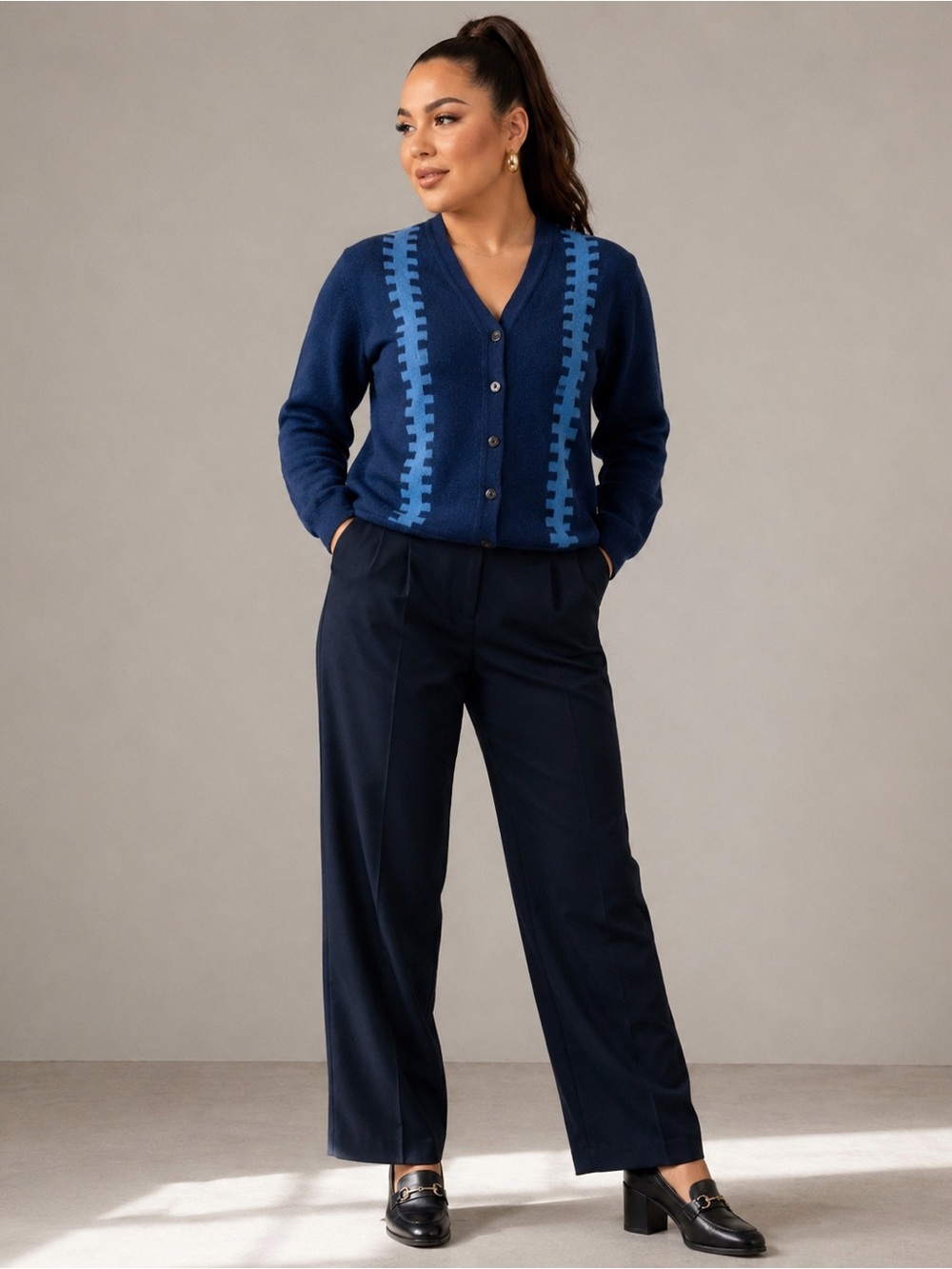 100% Merino
Wool - Size 36 / S Vintage Camela Blue Cardigan.